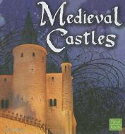 Medieval Castles di Jim Whiting edito da First Facts Books
