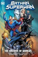 Batman/Superman: The Archive of Worlds di Gene Luen Yang edito da D C COMICS