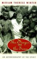 The Singer and the Song: An Autobiography of the Spirit di Miriam Therese Winter edito da Orbis Books