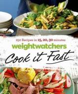 Weight Watchers Cook It Fast: 250 Recipes in 15, 20, 30 Minutes di Weight Watchers edito da St. Martin's Griffin