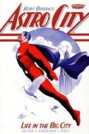 Astro City di Kurt Busiek edito da Titan Books Ltd