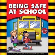 Being Safe at School di Mary Lindeen, Susan Kesselring, Susan Temple Kesselring edito da Child's World