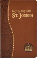 Day by Day with St. Joseph di Joseph Champlin, Kenneth Lasch edito da Catholic Book Publishing Corp