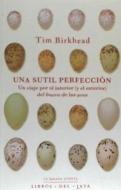 Una sutil perfección : un viaje por el interior (y el exterior) del huevo de las aves di Tim Birkhead edito da Libros del Jata
