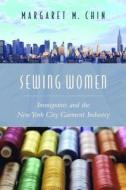 Sewing Women - Immigrants and the New York City Garment Industry di Margaret Chin edito da Columbia University Press