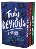 Truly Devious 3-Book Box Set: Truly Devious, Vanishing Stair, and Hand on the Wall di Maureen Johnson edito da KATHERINE TEGEN BOOKS