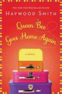 Queen Bee Goes Home Again di Haywood Smith edito da Center Point