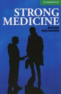 Strong Medicine di Richard MacAndrew edito da Klett Sprachen GmbH