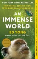 An Immense World: How Animal Senses Reveal the Hidden Realms Around Us di Ed Yong edito da RANDOM HOUSE