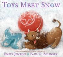 Toys Meet Snow: Being the Wintertime Adventures of a Curious Stuffed Buffalo, a Sensitive Plush Stingray, and a Book-Lov di Emily Jenkins edito da SCHWARTZ & WADE BOOKS