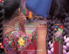 Viva Colores: A Salute To The Indomitable People Of Guatemala di Paola Gianturco, David Hill edito da POWERHOUSE BOOKS