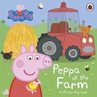PEPPA PIG AT THE FARM di PIG PEPPA edito da PENGUIN BOOKS
