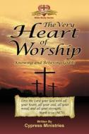 The Very Heart of Worship: Knowing and Believing God Is di Cypress Ministries edito da Faith Books Publishing