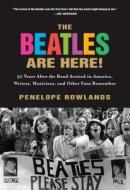 The Beatles Are Here!: 50 Years After the Band Arrived in America, Writers, Musicians & Other Fans Remember di Penelope Rowlands edito da ALGONQUIN BOOKS OF CHAPEL