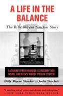 A Life in the Balance: The Billy Wayne Sinclair Story di Billy Wayne Sinclair, Jodie Sinclair edito da Arcade Publishing