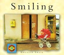 Smiling di Gwenyth Swain edito da FIRST AVENUE ED