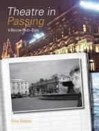 Theatre in Passing - A Moscow Photo-Diary di Elena Siemens edito da University of Chicago Press