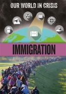 Our World in Crisis: Immigration di Claudia Martin edito da Hachette Children's Group