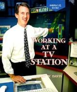 Working at a TV Station di Gary Davis edito da Children's Press(CT)