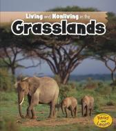 Living and Nonliving in the Grasslands di Rebecca Rissman edito da RAINTREE