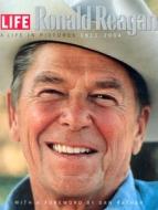 Life: Ronald Reagan: A Life in Pictures 1911-2004 di Life Magazine, Robert Sullivan edito da Life