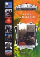 FALL OF THE BERLIN WALL di Kathleen Tracy, Kathy Tracy edito da TRIPLE 3C INC