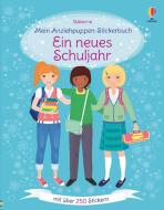 Mein Anziehpuppen-Stickerbuch: Ein neues Schuljahr di Fiona Watt edito da Usborne Verlag