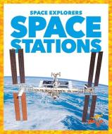 Space Stations di Jenny Fretland Vanvoorst edito da POGO