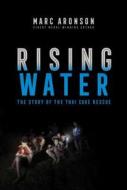 Rising Water: The Story of the Thai Cave Rescue di Marc Aronson edito da ATHENEUM BOOKS