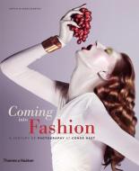 Coming into Fashion di Nathalie Herschdorfer edito da Thames and Hudson Ltd