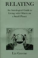 Relating: An Astrological Guide to Living with Others on a Small Planet di Liz Greene edito da RED WHEEL/WEISER