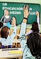 La educación a media luz di Silvestre Hernández edito da Books on Demand