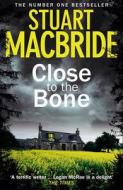 Close To The Bone di Stuart MacBride edito da Harper Collins Publ. UK