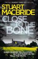 Close to the Bone di Stuart MacBride edito da HarperCollins Publishers