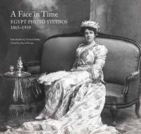 A Face in Time: Egypt Photo Studios, 1865-1939 edito da AMER UNIV IN CAIRO PR