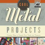 Cool Metal Projects: Creative Ways to Upcycle Your Trash Into Treasure di Pam Scheunemann edito da Checkerboard Books
