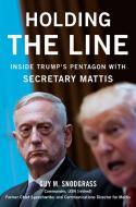 Holding the Line: Inside Trump's Pentagon with Secretary Mattis di Guy M. Snodgrass edito da SENTINEL