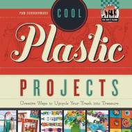 Cool Plastic Projects: Creative Ways to Upcycle Your Trash Into Treasure di Pam Scheunemann edito da Abdo Publishing Company