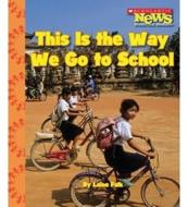 This Is the Way We Go to School (Scholastic News Nonfiction Readers: Kids Like Me) di Laine Falk edito da CHILDRENS PR
