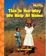 This Is the Way We Help at Home di Amanda Miller edito da Scholastic