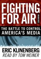 Fighting for Air: The Battle to Control America's Media [With Earbuds] di Eric Klinenberg edito da Findaway World