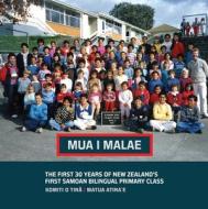Mua I Malae: The First 30 Years of New Zealand's First Samoan Bilingual Primary Class di Komiti O Tin& edito da LITTLE ISLAND BOOKS