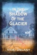 In the Shadow of the Glacier: A Constable Molly Smith Mystery di Vicki Delany edito da Poisoned Pen Press