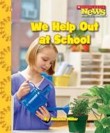 We Help Out at School (Scholastic News Nonfiction Readers: We the Kids) di Amanda Miller edito da Scholastic Inc.