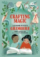 Crafting Magic: A Junior Witch's Grimoire di Nikki van de Car edito da RUNNING PR KIDS