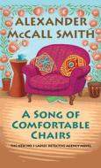 A Song of Comfortable Chairs di Alexander McCall Smith edito da LARGE PRINT DISTRIBUTION