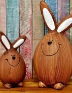 Notebook: Easter Bunnies with Colorful Wood Background / 8.5 X 11 in / 110 Blank Lined Pages / Notebook for Composition, di Creative Things edito da INDEPENDENTLY PUBLISHED