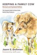 Keeping a Family Cow di Joann S. Grohman edito da Chelsea Green Publishing Co