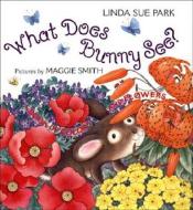 What Does Bunny See?: A Book of Colors and Flowers di Linda Sue Park edito da Clarion Books
