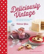 Deliciously Vintage: 60 Beloved Cakes and Bakes That Stand the Test of Time di Victoria Glass edito da RYLAND PETERS & SMALL INC